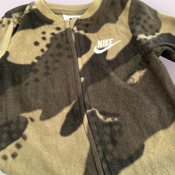 Nike Baby Set Of Three Footies - Gray, Camouflage, and Cream Size 6 Months - Picture 8 of 14